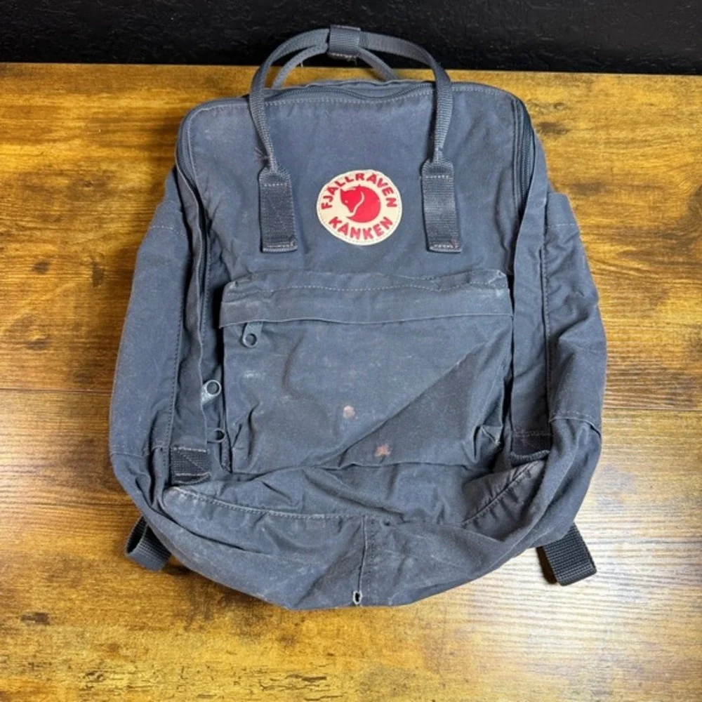 Fjallraven Kanken Gray Vinylon F 16L Backpack Unisex Medium‎